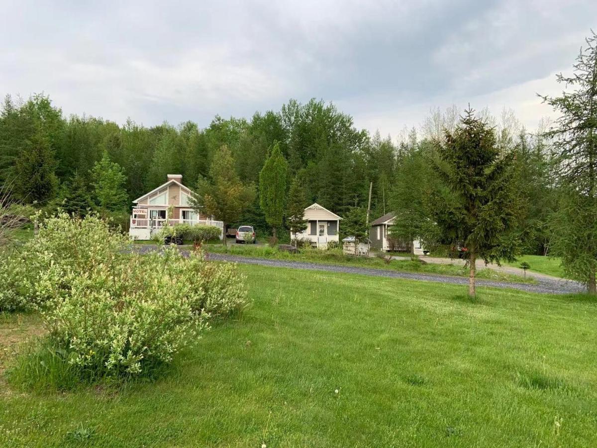 Motel & Chalets --Shefford-Waterloo- Habitation Forest מראה חיצוני תמונה