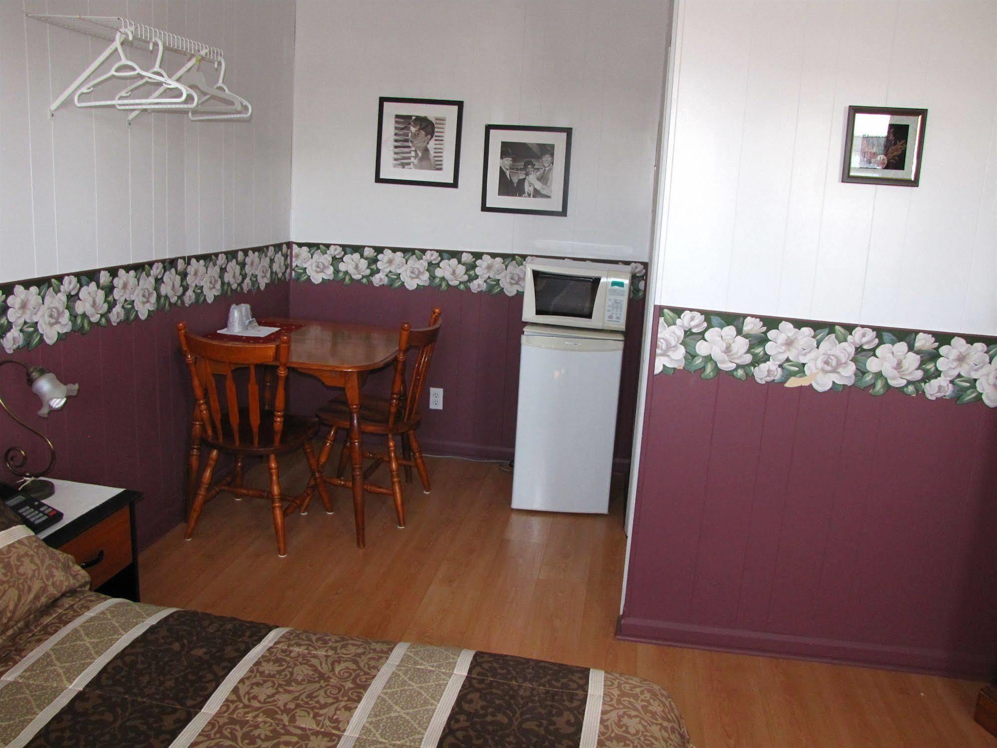 Motel & Chalets --Shefford-Waterloo- Habitation Forest מראה חיצוני תמונה
